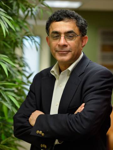 Davesh Kapur Headshot 