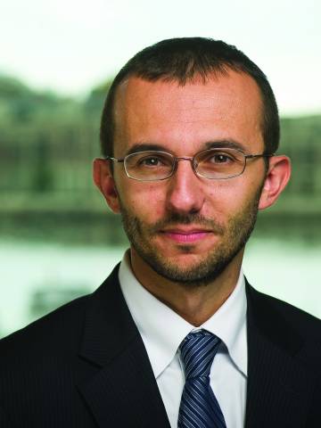 Mario Macis Headshot